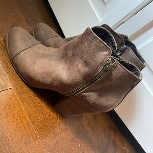 Brown heeled bootie